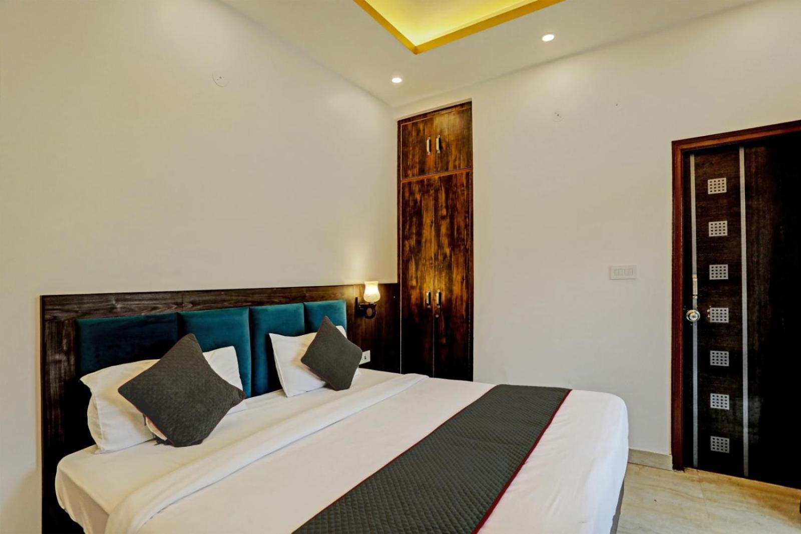 Hotel Golden Prime King Ню Делхи Екстериор снимка