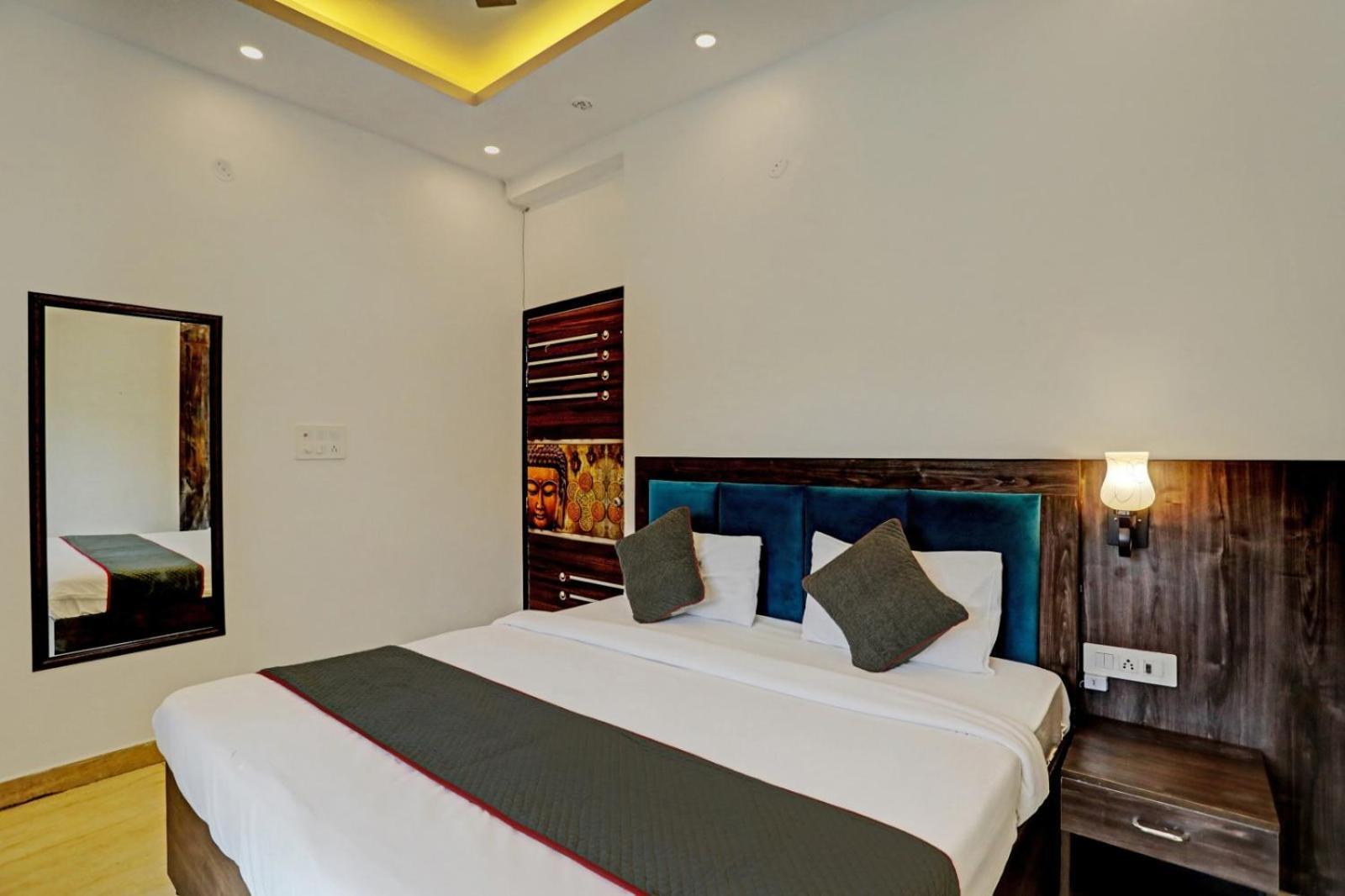 Hotel Golden Prime King Ню Делхи Екстериор снимка