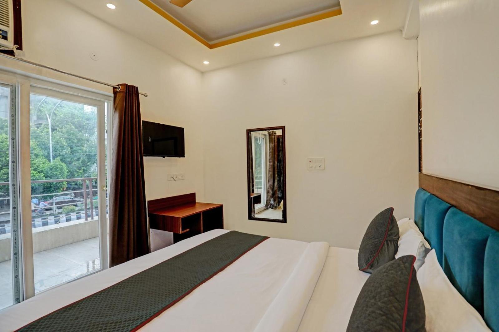 Hotel Golden Prime King Ню Делхи Екстериор снимка