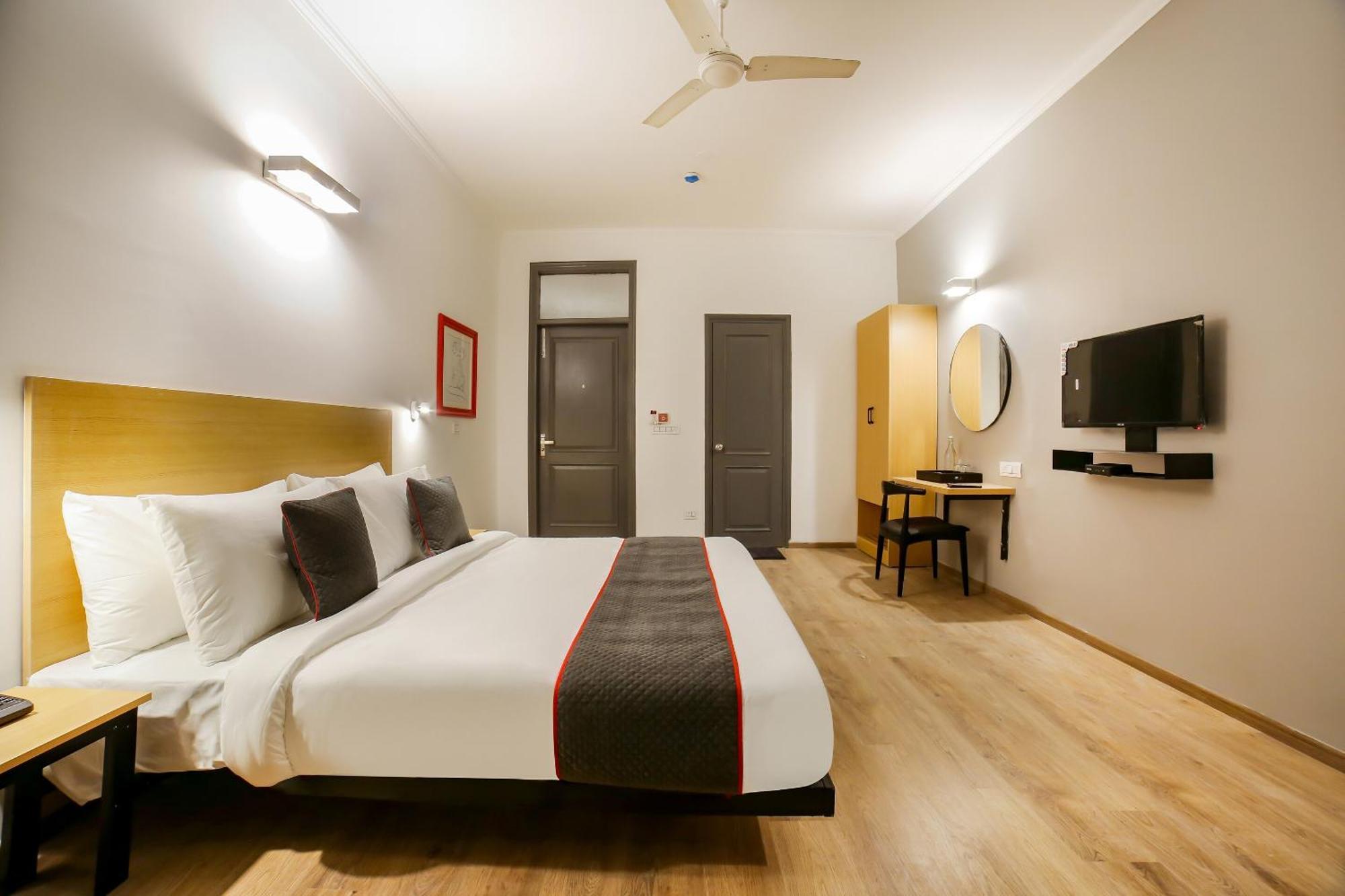 Hotel Golden Prime King Ню Делхи Екстериор снимка