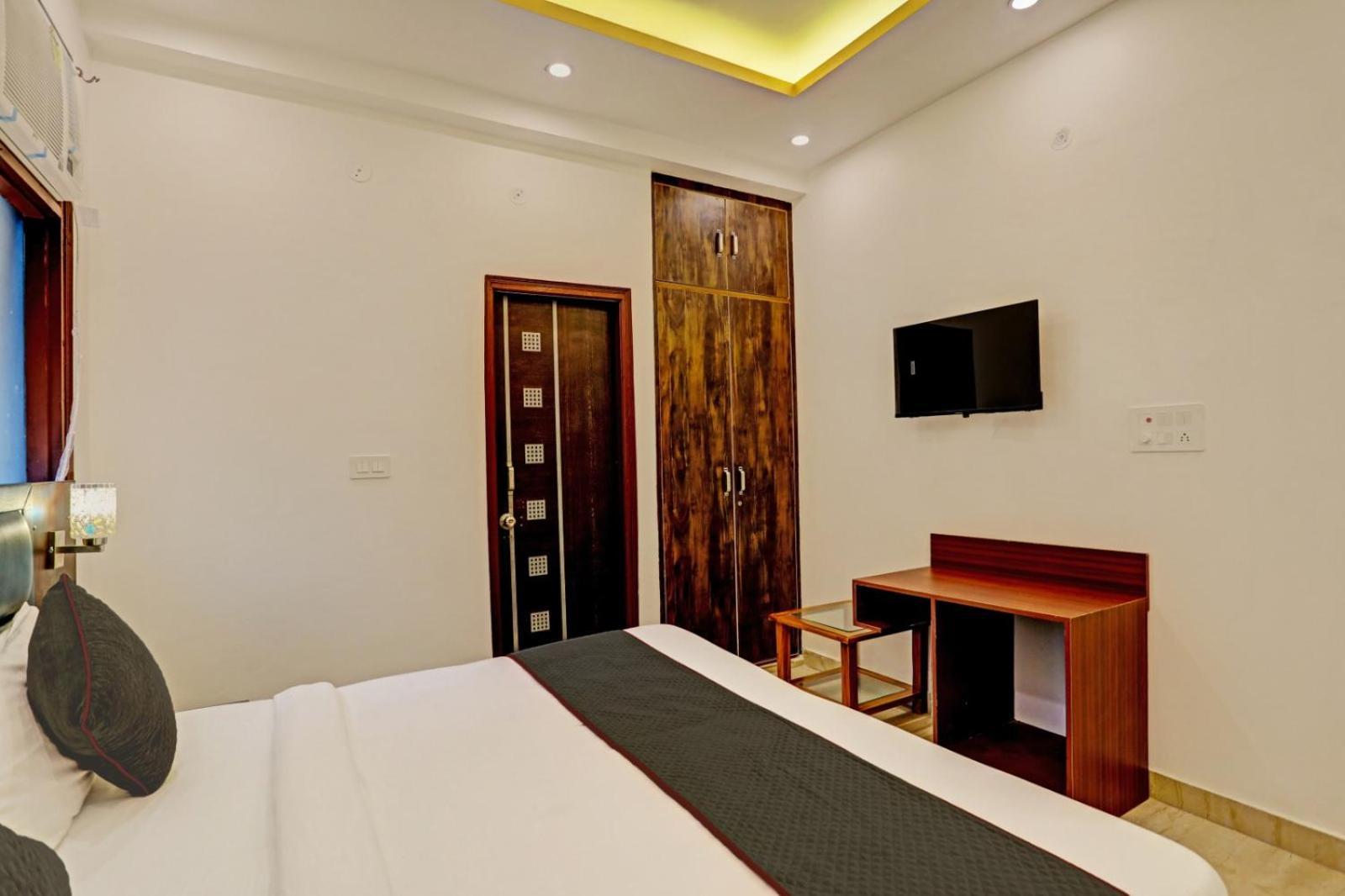 Hotel Golden Prime King Ню Делхи Екстериор снимка