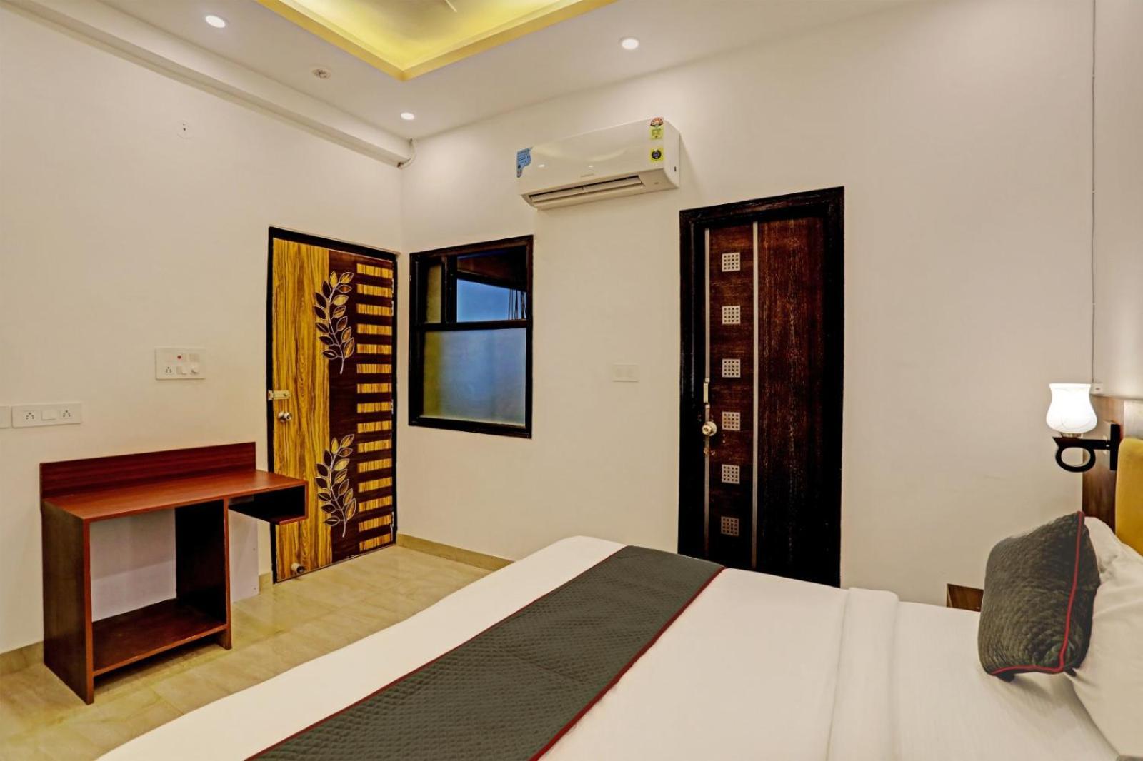 Hotel Golden Prime King Ню Делхи Екстериор снимка