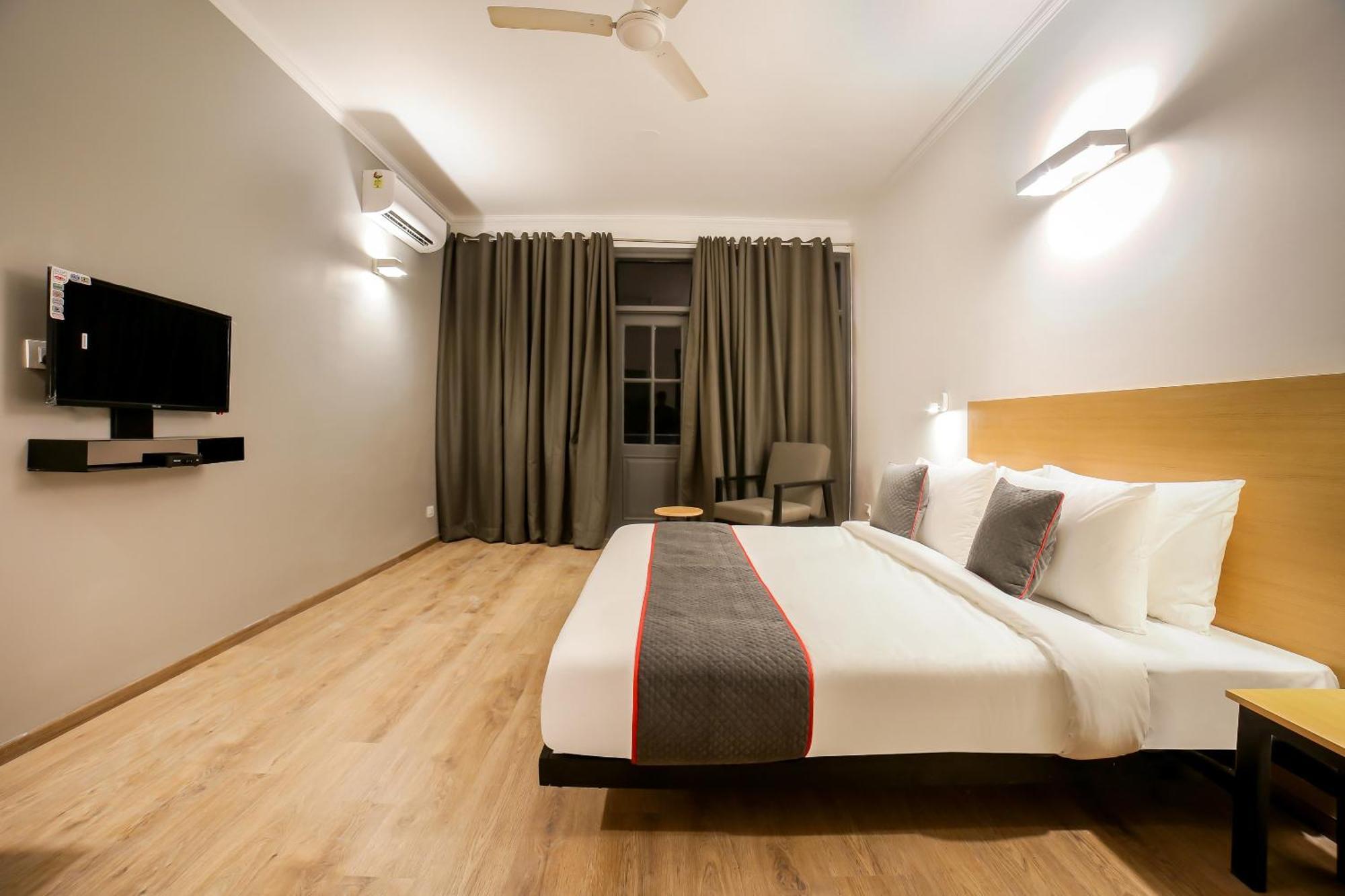 Hotel Golden Prime King Ню Делхи Екстериор снимка