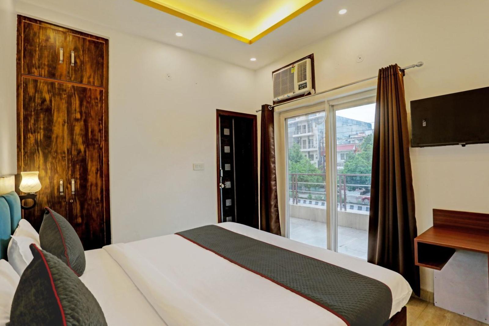 Hotel Golden Prime King Ню Делхи Екстериор снимка