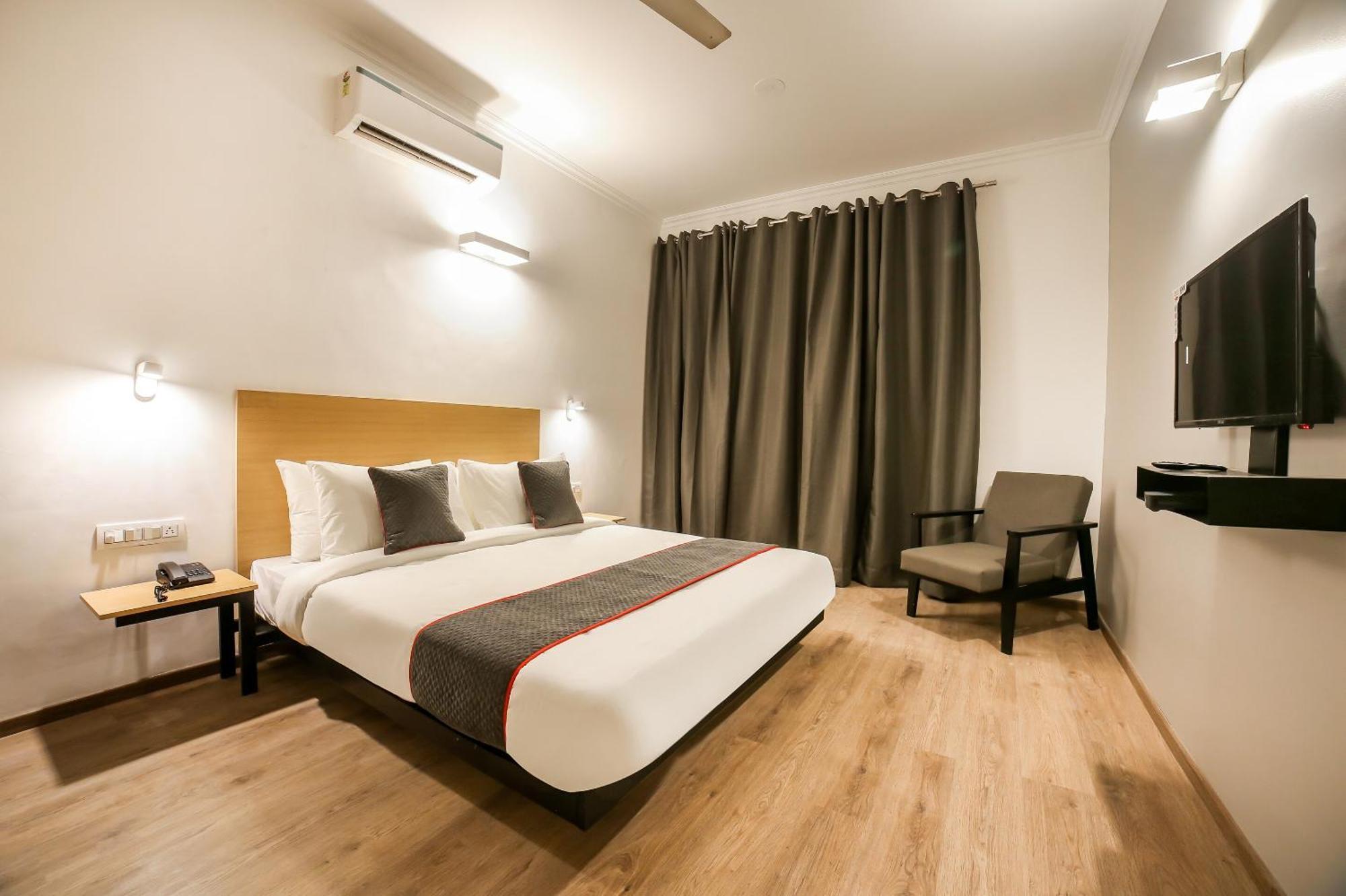 Hotel Golden Prime King Ню Делхи Екстериор снимка